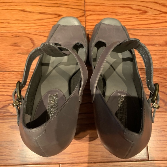 Banana Republic grey heels - Picture 2 of 4